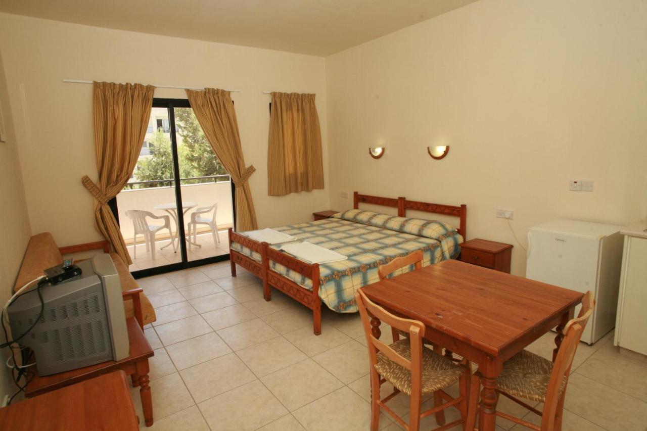 New York Plaza Hotel Apartments Paphos Ruang foto