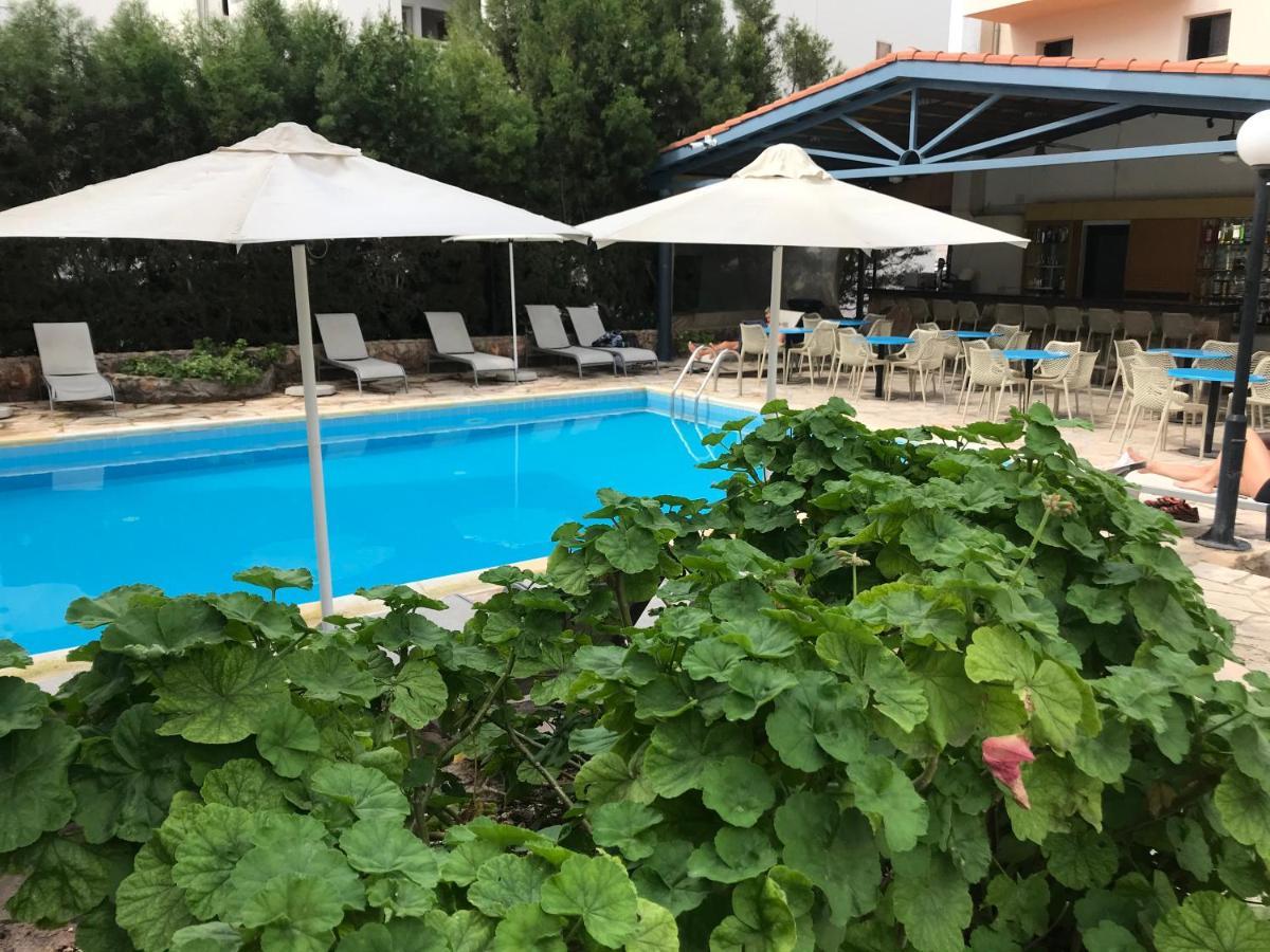New York Plaza Hotel Apartments Paphos Bagian luar foto
