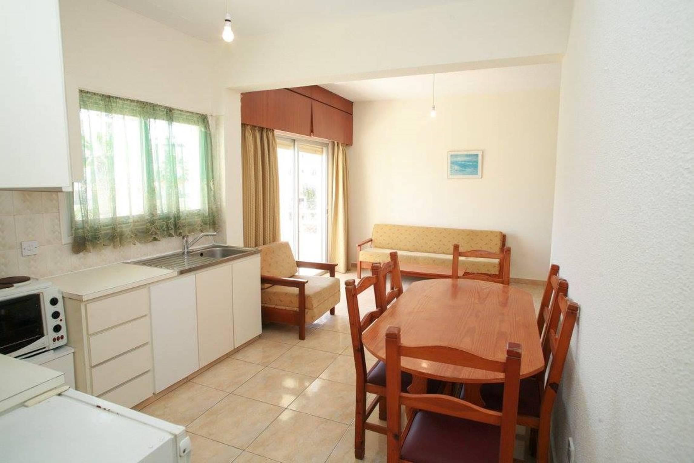 New York Plaza Hotel Apartments Paphos Bagian luar foto
