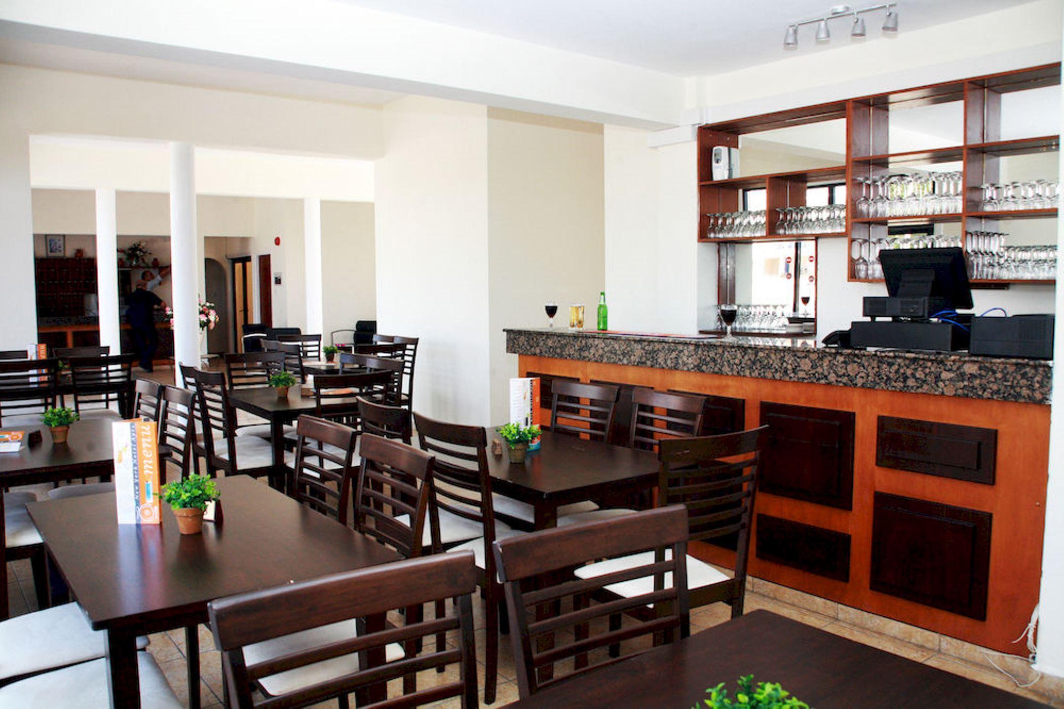 New York Plaza Hotel Apartments Paphos Bagian luar foto