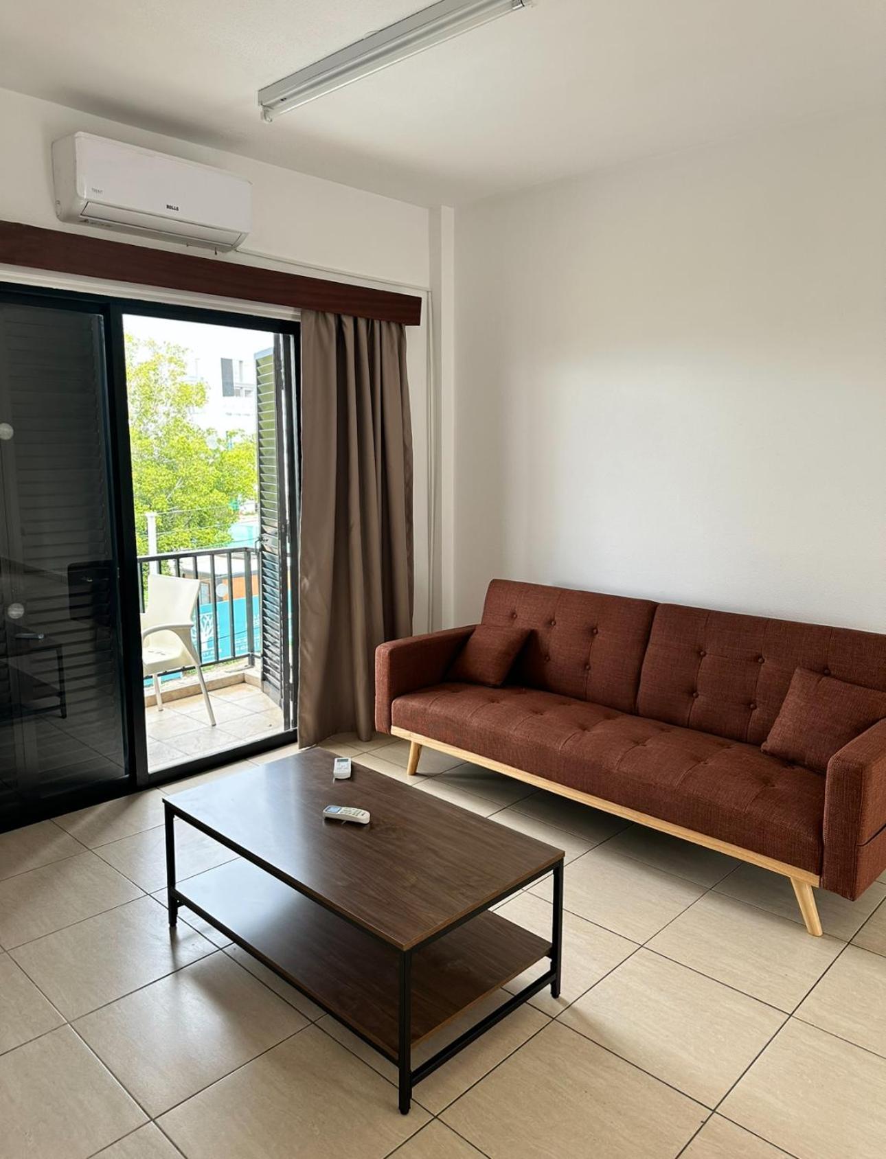 New York Plaza Hotel Apartments Paphos Bagian luar foto