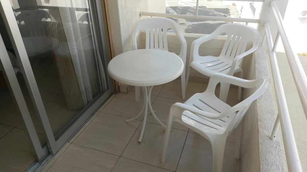 New York Plaza Hotel Apartments Paphos Bagian luar foto