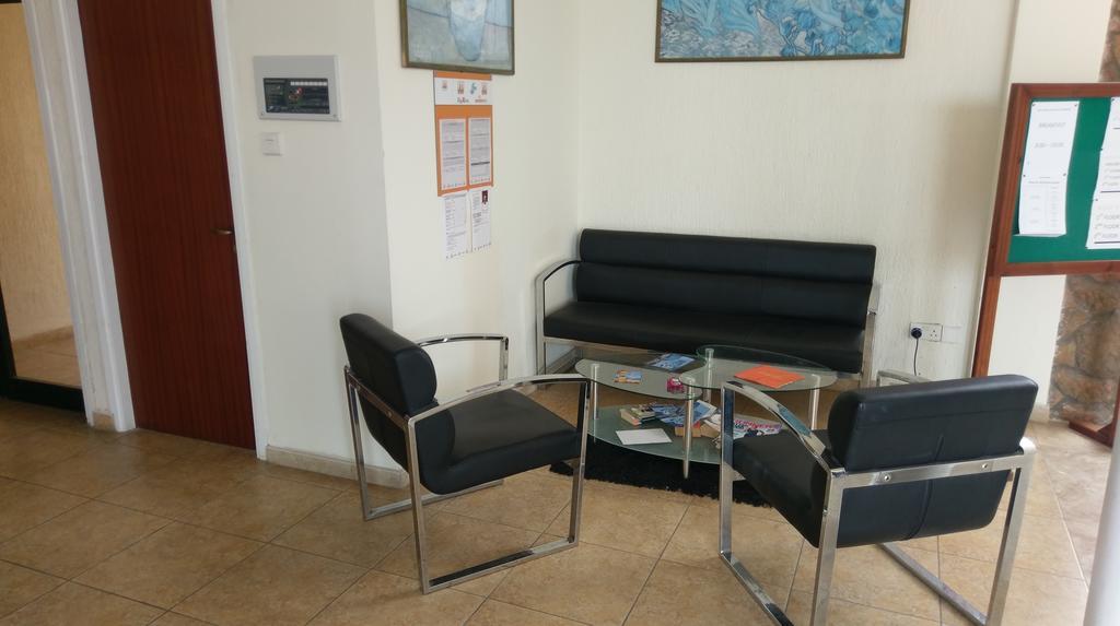 New York Plaza Hotel Apartments Paphos Bagian luar foto